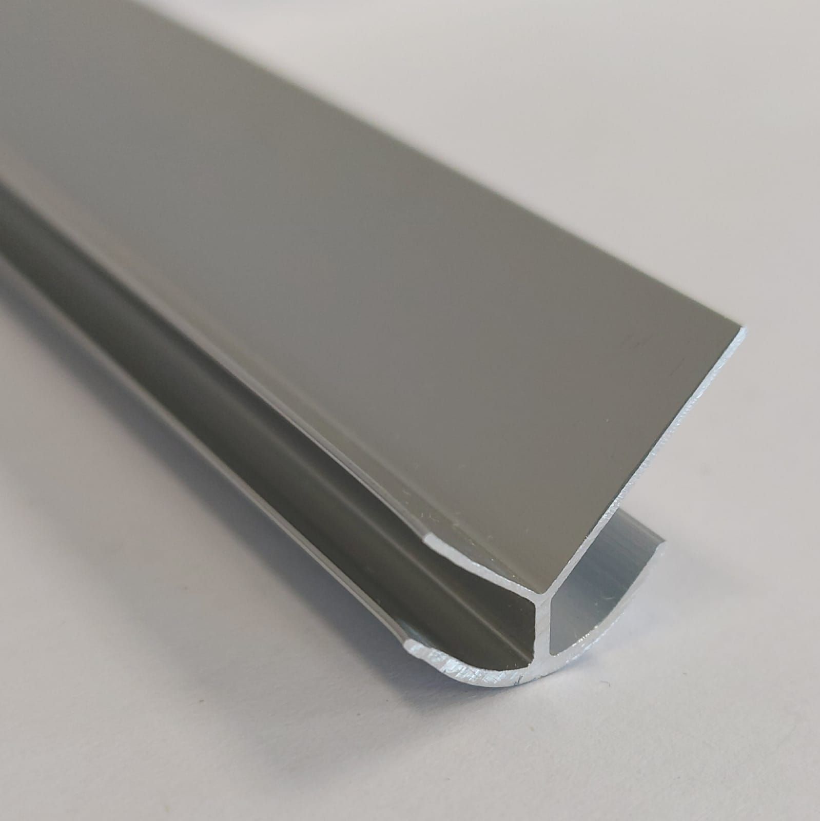 Alüminyum Köşe Profili Gümüş 270 cm – Dış Köşe Koruyucu & Eloxal Kaplama